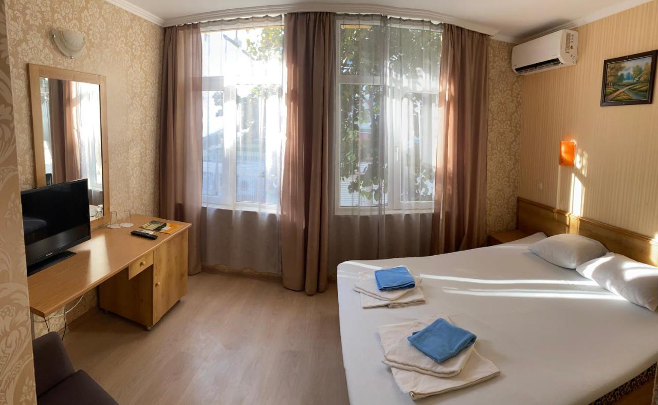 Hotel Еника Varna Esterno foto