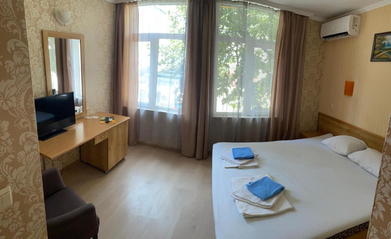 Hotel Еника Varna Esterno foto