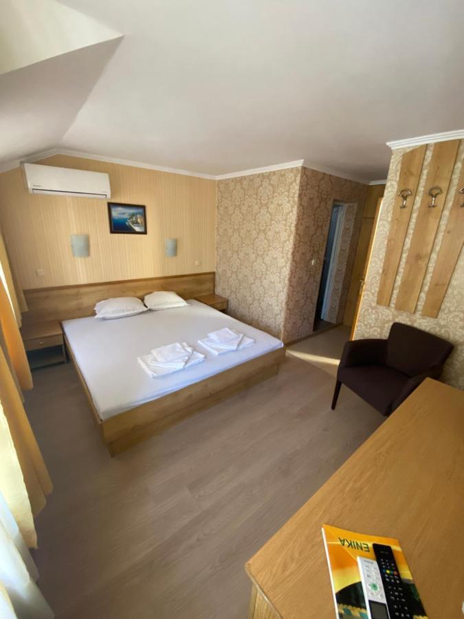 Hotel Еника Varna Esterno foto