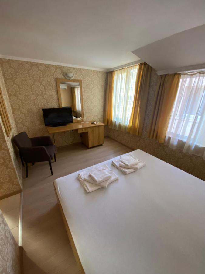 Hotel Еника Varna Esterno foto